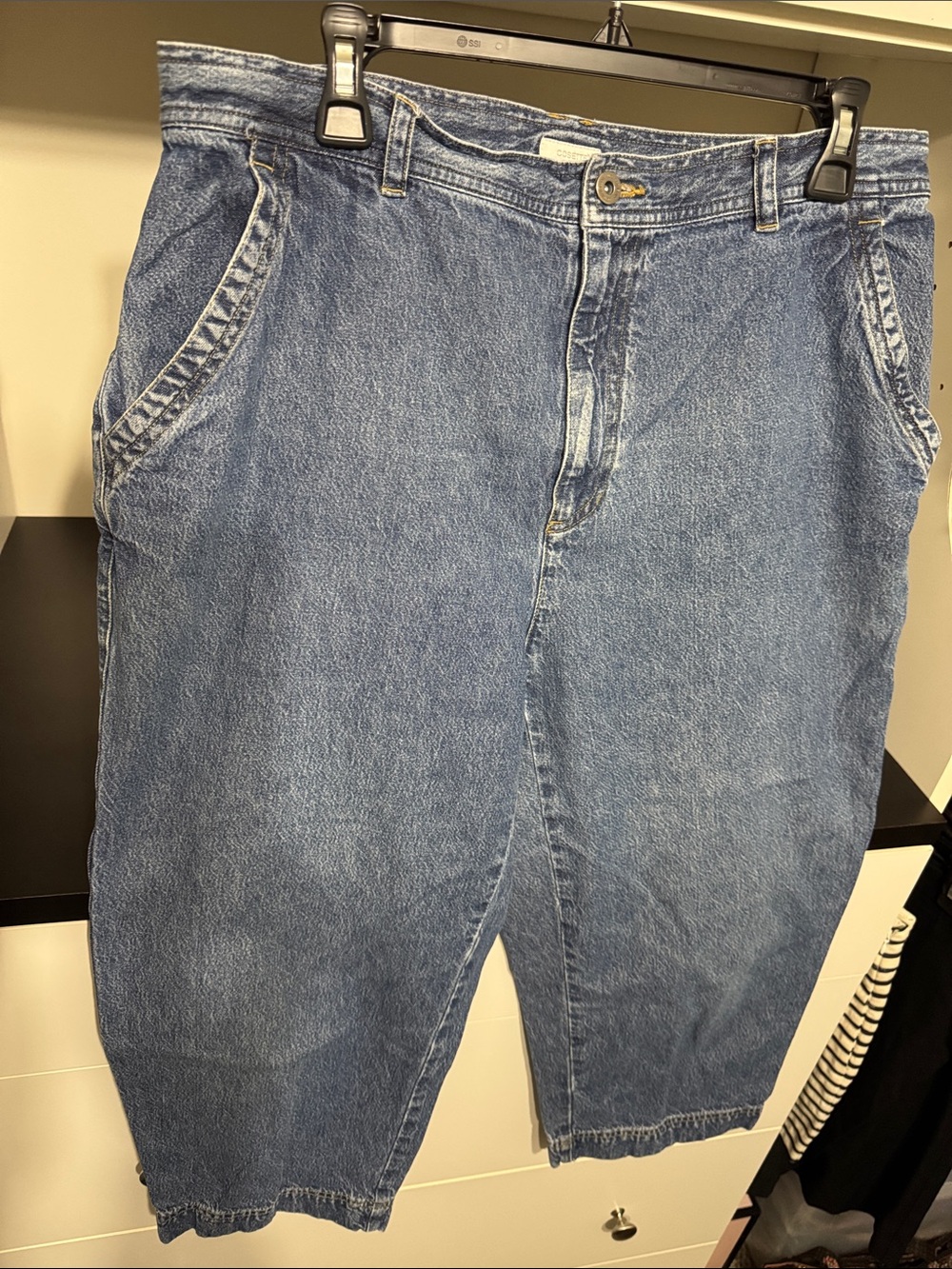 Liz Claiborne Light Blue Denim Capris